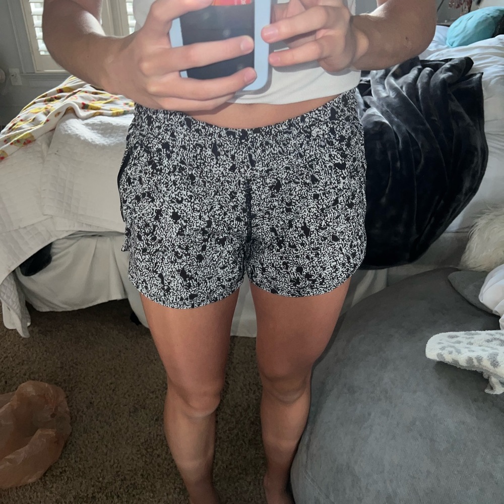 Lululemon tracker size 4